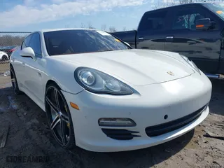 2011 Porsche Panamera with VIN WP0AA2A73BL017403, listed as a IAAI auction lot 41752811 with 137,099 mi miles. Bid and sale history available at carsss.com. Image 1.