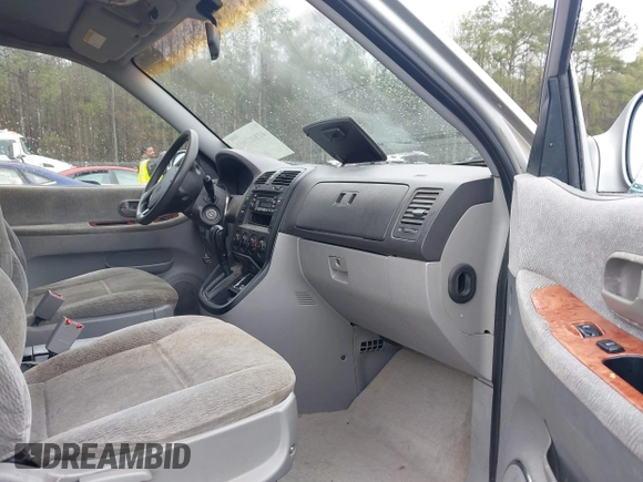 2004 Kia Sedona LX with VIN KNDUP131246567448, listed as a IAAI auction lot 41842992 with 231,424 mi miles. Bid and sale history available at carsss.com. Image 5.