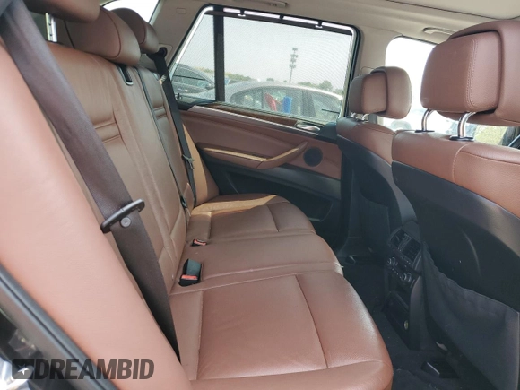 2012 BMW X5 35i z VIN 5UXZV4C55CL765391, wystawiony jako Copart lot #63816295 z przebiegiem 105 853 mil mil oraz Czysty tytuł • Clean title. Historia ofert i sprzedaży dostępna na DreamBid. Obrazek 11.