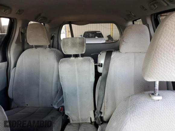 2014 Toyota Sienna LE AAS z VIN 5TDKK3DC6ES455092, wystawiony jako Copart lot #55516435 z przebiegiem 256 846 mil mil oraz Szkoda całkowita • Salvage title. Historia ofert i sprzedaży dostępna na DreamBid. Obrazek 10.