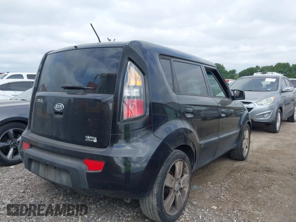 2010 Kia Soul + with VIN KNDJT2A27A7066528, listed as a IAAI auction lot 42064962 with 260,454 mi miles. Bid and sale history available at carsss.com. Image 4.