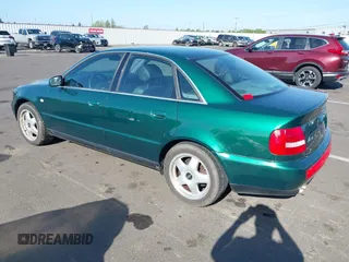 2001 Audi A4 с VIN WAUDH68DX1A084213, выставлен на аукционе IAAI как лот 42056884 с пробегом 80 612 миль миль и . История ставок и продаж доступна на DreamBid. Изображение 3.