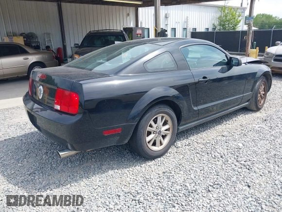 2007 Ford Mustang Deluxe with VIN 1ZVFT80N875226941, listed as a IAAI auction lot 42054190 with 183,155 mi miles. Bid and sale history available at carsss.com. Image 4.