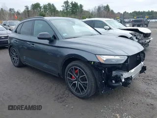 2025 Audi SQ5 Premium Plus z VIN WA1B4AFY6S2052377, wystawiony jako IAAI lot #41971801 z przebiegiem 108 mil mil oraz . Historia ofert i sprzedaży dostępna na DreamBid. Obrazek 1.