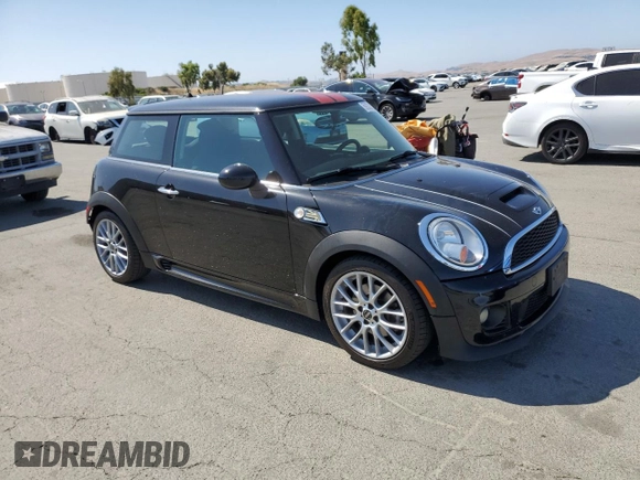 2011 MINI Hardtop S with VIN WMWSV3C57BTY16043, listed as a Copart auction lot 59337575 with 84,617 mi miles and Salvage title. Bid and sale history available at DreamBid. Image 4.