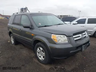 2008 Honda Pilot VP with VIN 5FNYF18238B052443, listed as a IAAI auction lot 41993151 with 105,671 mi miles. Bid and sale history available at carsss.com. Image 1.