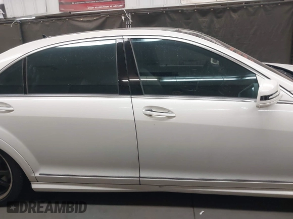2011 Mercedes-Benz S 63 AMG with VIN WDDNG7EB7BA402556, listed as a IAAI auction lot 42097570 with 77,145 mi miles and . Bid and sale history available at DreamBid. Image 13.