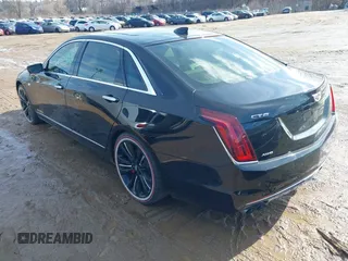 2017 Cadillac CT6 Platinum AWD z VIN 1G6KN5R64HU175275, wystawiony jako IAAI lot #41683802 z przebiegiem 75 604 mil mil oraz . Historia ofert i sprzedaży dostępna na DreamBid. Obrazek 3.
