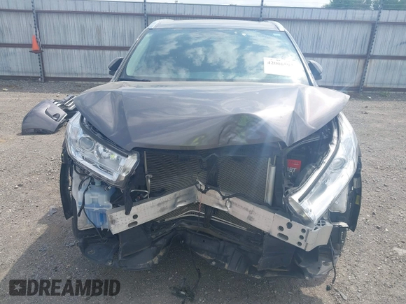 2019 Toyota Highlander SE with VIN 5TDKZRFH3KS353087, listed as a IAAI auction lot 42006593 with 74,214 mi miles and . Bid and sale history available at DreamBid. Image 6.