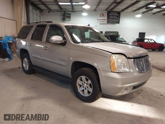 2007 GMC Yukon SLT with VIN 1GKFK13007R253674, listed as a IAAI auction lot 41683159 with 207,778 mi miles. Bid and sale history available at carsss.com. Image 1.