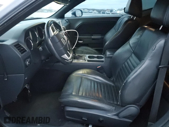 2014 Dodge Challenger R/T Plus z VIN 2C3CDYBT5EH160826, wystawiony jako Copart lot #82748844 z przebiegiem 160 152 mil mil oraz Szkoda całkowita • Salvage title. Historia ofert i sprzedaży dostępna na DreamBid. Obrazek 7.