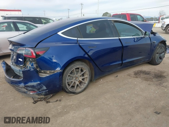 2018 Tesla Model 3 Long Range Battery z VIN 5YJ3E1EA3JF043451, wystawiony jako IAAI lot #41529214 z przebiegiem 65 375 mil mil oraz . Historia ofert i sprzedaży dostępna na DreamBid. Obrazek 4.