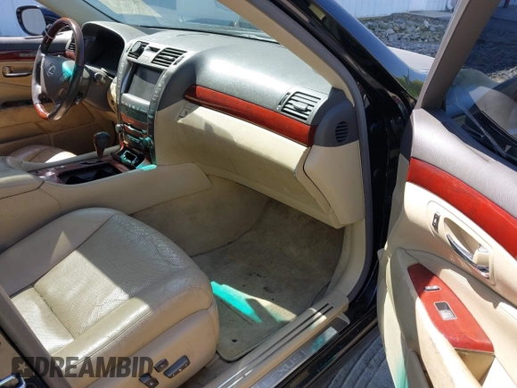 2008 Lexus LS 460 with VIN JTHBL46F885079935, listed as a IAAI auction lot 42013136 with 148,126 mi miles. Bid and sale history available at carsss.com. Image 5.