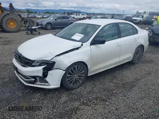 2016 Volkswagen Jetta Sport z VIN 3VWD17AJ3GM216976, wystawiony jako IAAI lot #42012643 z przebiegiem 145 795 mil mil oraz . Historia ofert i sprzedaży dostępna na DreamBid. Obrazek 17.