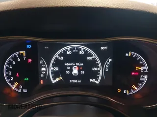 2020 Jeep Grand Cherokee Altitude z VIN 1C4RJFAG5LC375419, wystawiony jako IAAI lot #41936395 z przebiegiem 37 035 mil mil oraz . Historia ofert i sprzedaży dostępna na DreamBid. Obrazek 7.
