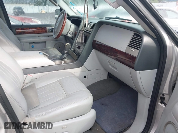2004 Lincoln Navigator Luxury with VIN 5LMFU28R54LJ20788, listed as a IAAI auction lot 42508972 with 229,937 mi miles and . Bid and sale history available at DreamBid. Image 5.