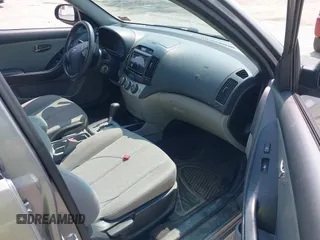 2010 Hyundai Elantra GLS z VIN KMHDU4AD6AU910823, wystawiony jako IAAI lot #42457927 z przebiegiem 168 803 mil mil oraz . Historia ofert i sprzedaży dostępna na DreamBid. Obrazek 5.