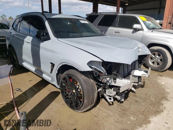2022 BMW X3 M z VIN 5YM13EC0XN9M66145, wystawiony jako Copart lot #39769893 z przebiegiem 1682 mil mil oraz . Historia ofert i sprzedaży dostępna na DreamBid. Obrazek 4.