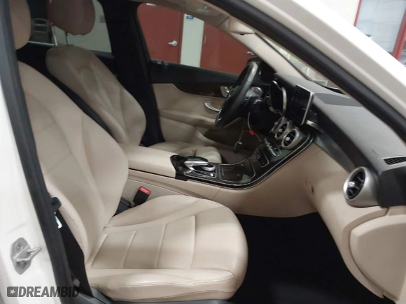 2015 Mercedes-Benz C-Class C 300 Luxury with VIN 55SWF4KB1FU039722, listed as a IAAI auction lot 41692495 with 78,222 mi miles. Bid and sale history available at carsss.com. Image 5.