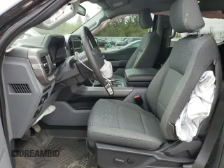 2024 Ford F-150 Lightning XLT z VIN 1FTVW3LK0RWG05326, wystawiony jako Copart lot #55842435 z przebiegiem 23 914 mil mil oraz Czysty tytuł • Clean title. Historia ofert i sprzedaży dostępna na DreamBid. Obrazek 7.