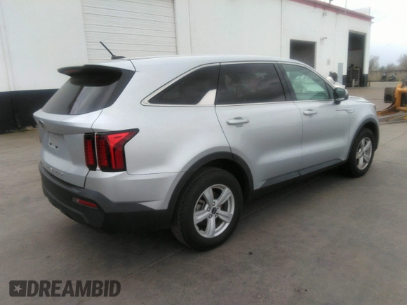 2021 Kia Sorento LX with VIN 5XYRG4LC3MG052013, listed as a IAAI auction lot 41219176 with 86,428 mi miles. Bid and sale history available at carsss.com. Image 4.