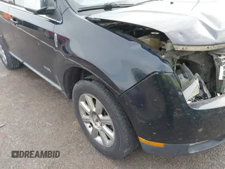 2008 Lincoln MKX z VIN 2LMDU88CX8BJ23026, wystawiony jako IAAI lot #41057779 z przebiegiem 176 690 mil mil oraz . Historia ofert i sprzedaży dostępna na DreamBid. Obrazek 14.