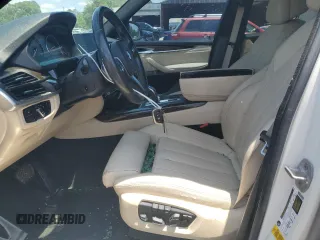 2017 BMW X5 sDrive35i z VIN 5UXKR2C3XH0U23288, wystawiony jako Copart lot #55292445 z przebiegiem 117 562 mil mil oraz Szkoda całkowita • Salvage title. Historia ofert i sprzedaży dostępna na DreamBid. Obrazek 7.