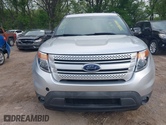 2013 Ford Explorer XLT with VIN 1FM5K7D8XDGC48662, listed as a IAAI auction lot 42182134 with 220,064 mi miles. Bid and sale history available at carsss.com. Image 6.