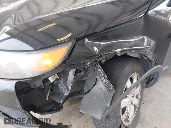 2011 Kia Sorento LX with VIN 5XYKTDA24BG170561, listed as a IAAI auction lot 42011756 with 211,833 mi miles. Bid and sale history available at carsss.com. Image 6.