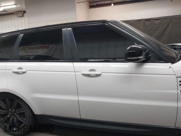 2022 Land Rover Range Rover Sport HSE Silver Edition z VIN SALWR2SU7NA234383, wystawiony jako IAAI lot #42195404 z przebiegiem 37 053 mil mil oraz . Historia ofert i sprzedaży dostępna na DreamBid. Obrazek 12.