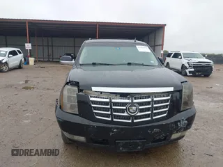 2010 Cadillac Escalade z VIN 1GYUKAEF7AR114664, wystawiony jako IAAI lot #41960278 z przebiegiem 138 327 mil mil oraz . Historia ofert i sprzedaży dostępna na DreamBid. Obrazek 6.