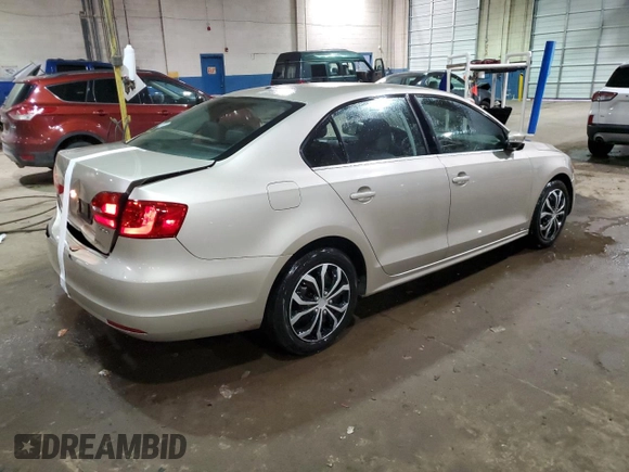 2013 Volkswagen Jetta SE z VIN 3VWDX7AJ7DM235072, wystawiony jako Copart lot #87107304 z przebiegiem 142 286 mil mil oraz Czysty tytuł • Clean title. Historia ofert i sprzedaży dostępna na DreamBid. Obrazek 3.