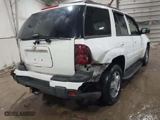 2005 Chevrolet TrailBlazer LT with VIN 1GNDT13S852227810, listed as a IAAI auction lot 41351120 with 163,407 mi miles. Bid and sale history available at carsss.com. Image 4.