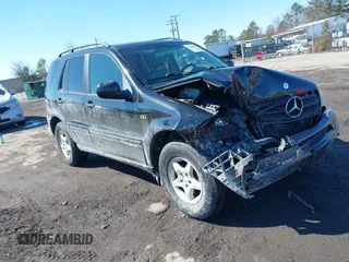 2000 Mercedes-Benz M-Class with VIN 4JGAB54E5YA172706, listed as a IAAI auction lot 41652197 with 221,907 mi miles. Bid and sale history available at carsss.com. Image 1.