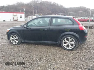 2013 Volvo C30 T5 z VIN YV1672MK8D2305313, wystawiony jako IAAI lot #41715681 z przebiegiem 191 887 mil mil oraz . Historia ofert i sprzedaży dostępna na DreamBid. Obrazek 15.