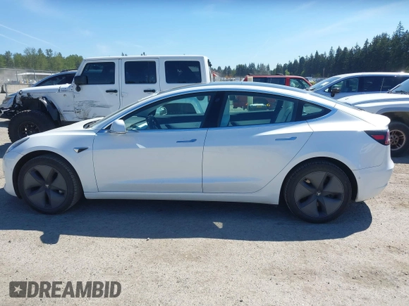 2020 Tesla Model 3 Standard Range Plus z VIN 5YJ3E1EA5LF615350, wystawiony jako IAAI lot #42194363 z przebiegiem 123 327 mil mil oraz . Historia ofert i sprzedaży dostępna na DreamBid. Obrazek 14.