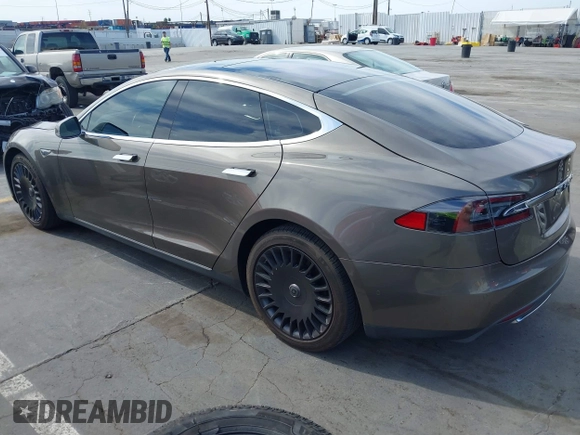 2015 Tesla Model S 85 with VIN 5YJSA1E14FF120455, listed as a IAAI auction lot 42053306 with 62,817 mi miles and . Bid and sale history available at DreamBid. Image 3.