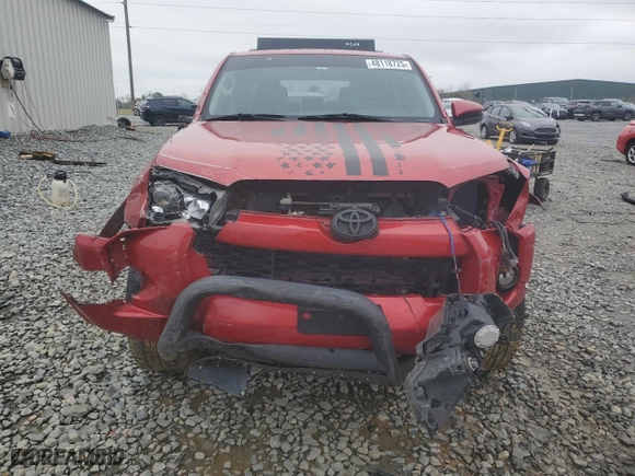 2019 Toyota 4Runner SR5 with VIN JTEZU5JR9K5198763, listed as a Copart auction lot 48118725 with 135,988 mi miles and Salvage Title. Bid and sale history available at carsss.com. Image 5.