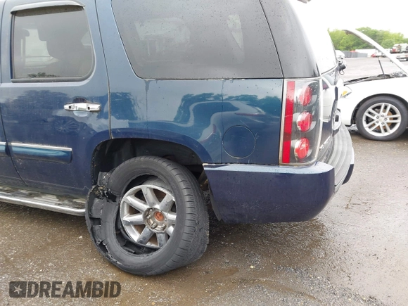 2007 GMC Yukon Denali z VIN 1GKFK63847J312002, wystawiony jako IAAI lot #42321124 z przebiegiem Nie podano mil oraz . Historia ofert i sprzedaży dostępna na DreamBid. Obrazek 6.