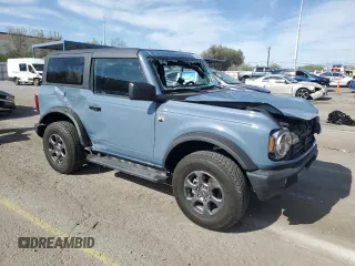 2023 Ford Bronco z VIN 1FMDE5AH6PLB63177, wystawiony jako Copart lot #52208625 z przebiegiem 10 865 mil mil oraz Szkoda całkowita • Salvage title. Historia ofert i sprzedaży dostępna na DreamBid. Obrazek 4.