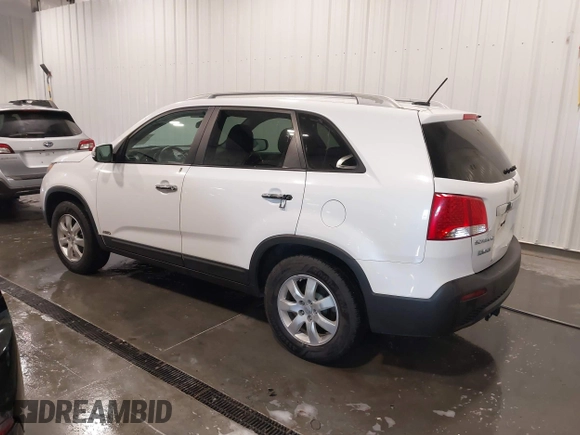 2013 Kia Sorento LX with VIN 5XYKTDA22DG310142, listed as a IAAI auction lot 41677417 with 234,661 mi miles. Bid and sale history available at carsss.com. Image 3.