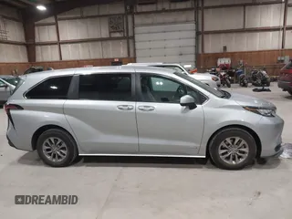 2021 Toyota Sienna LE with VIN 5TDKRKEC9MS043624, listed as a IAAI auction lot 41905045 with 63,993 mi miles. Bid and sale history available at carsss.com. Image 13.