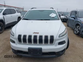 2016 Jeep Cherokee Latitude with VIN 1C4PJLCB0GW350567, listed as a IAAI auction lot 41624430 with 100,371 mi miles. Bid and sale history available at carsss.com. Image 12.