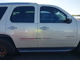 2010 GMC Yukon Denali with VIN 1GKUKEEF1AR224997, listed as a IAAI auction lot 42056472 with 81,314 mi miles. Bid and sale history available at carsss.com. Image 13.