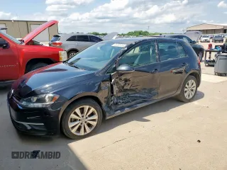 2020 Volkswagen Golf TSI z VIN 3VWG57AU7LM005009, wystawiony jako Copart lot #58055055 z przebiegiem 87 223 mil mil oraz Czysty tytuł • Clean title. Historia ofert i sprzedaży dostępna na DreamBid. Obrazek 1.