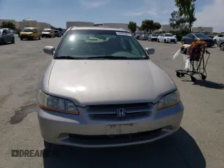 1998 Honda Accord EX z VIN 1HGCG5555WA176329, wystawiony jako Copart lot #56905865 z przebiegiem 127 911 mil mil oraz Szkoda całkowita • Salvage title. Historia ofert i sprzedaży dostępna na DreamBid. Obrazek 5.