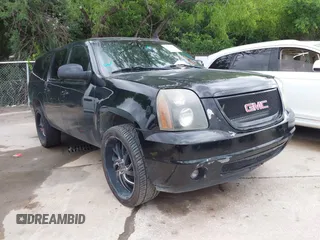 2008 GMC Yukon XL SLT w/4SB with VIN 1GKFC16018R211752, listed as a IAAI auction lot 42137904 with 136,320 mi miles. Bid and sale history available at carsss.com. Image 1.