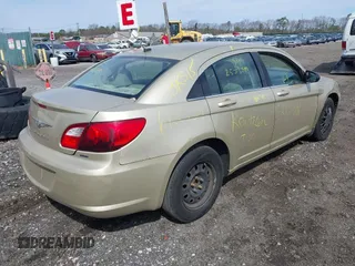 2010 Chrysler Sebring Touring z VIN 1C3CC4FB8AN187095, wystawiony jako IAAI lot #42032541 z przebiegiem 189 971 mil mil oraz . Historia ofert i sprzedaży dostępna na DreamBid. Obrazek 4.