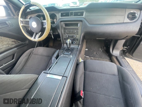 2013 Ford Mustang V6 with VIN 1ZVBP8AMXD5275997, listed as a Copart auction lot 80135514 with 184,765 mi miles and Clean Title. Bid and sale history available at carsss.com. Image 9.