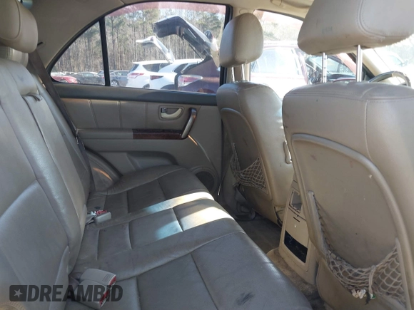 2005 Kia Sorento LX with VIN KNDJD733355356184, listed as a IAAI auction lot 41348024 with 203,344 mi miles. Bid and sale history available at carsss.com. Image 8.